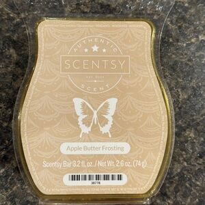 Scentsy Apple Butter Frosting Scent Bar - Cream and Gold